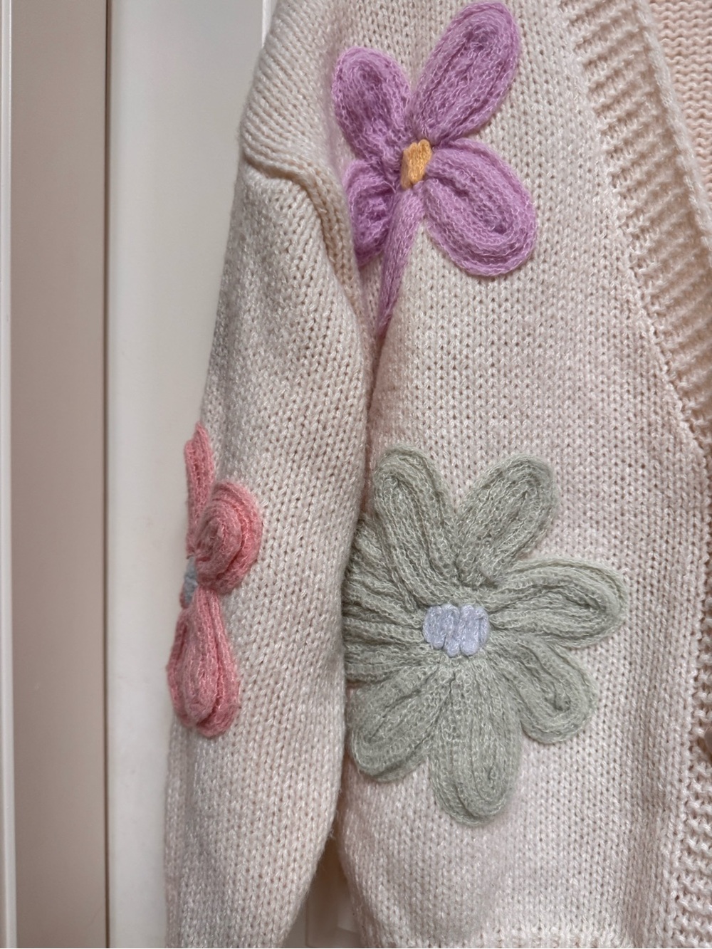 Cream Knit Pastel Floral Oversized Cardigan. Size S/M - Picture 5 of 7
